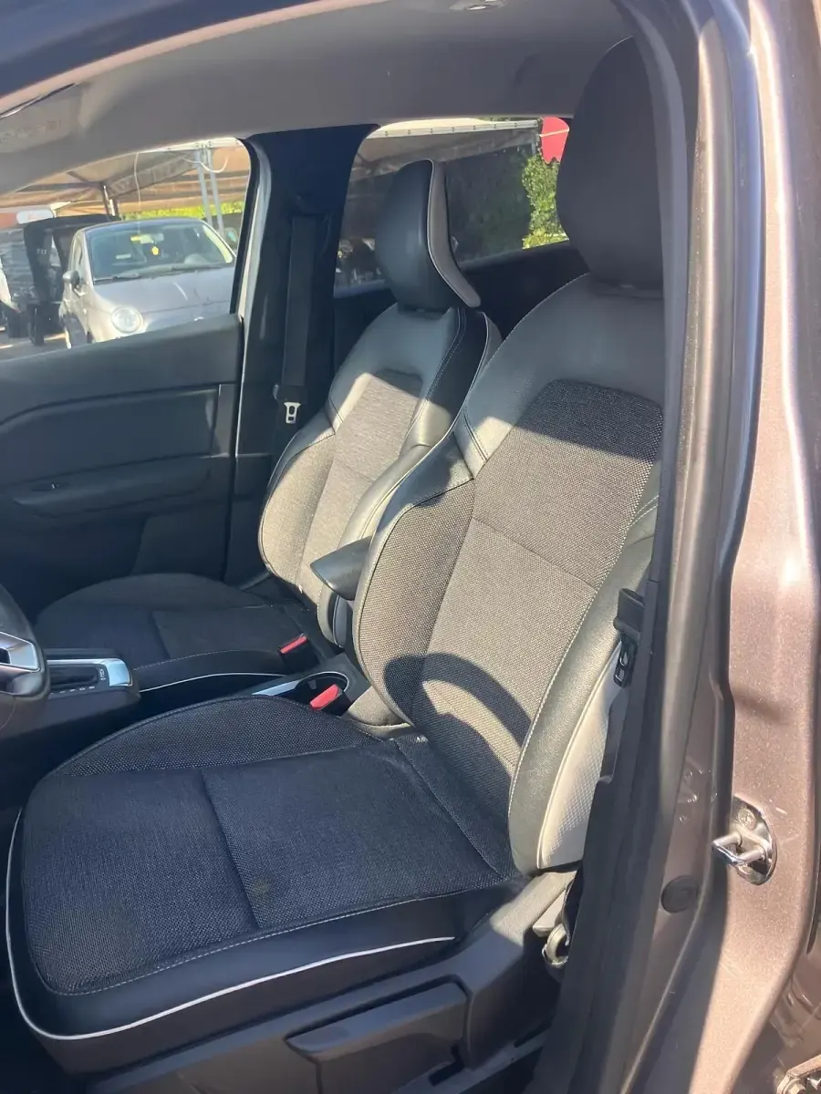 Usata Renault Captur Techno 94 CV (69 kW) 2023 Grigio SUV