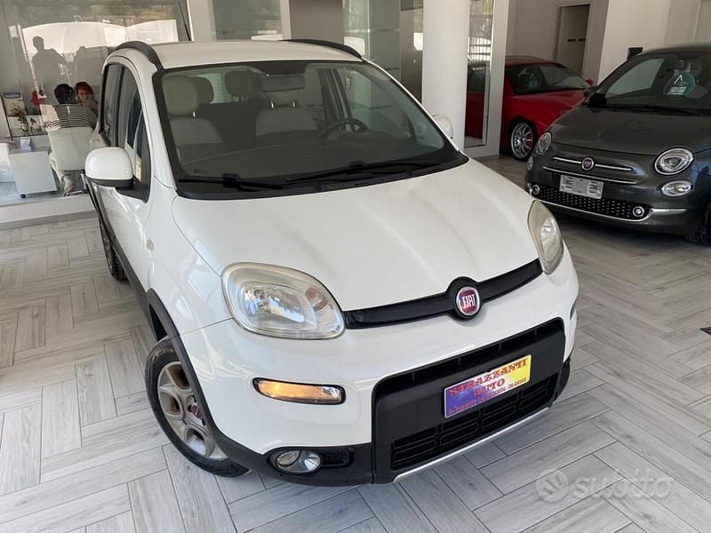 Usata Fiat Panda 4x4 Lounge 75 CV (55 kW) 2014 Bianco Utilitaria