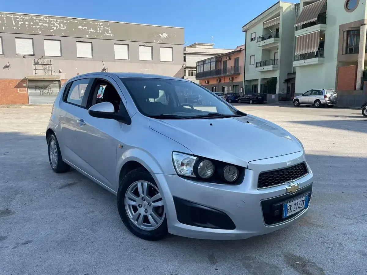 Usata Chevrolet Aveo 84 CV (61 kW) 2012 Argento Berlina