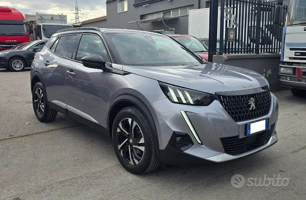 Usata Peugeot 2008 GT-line 131 CV (96 kW) 2020 Grigio SUV