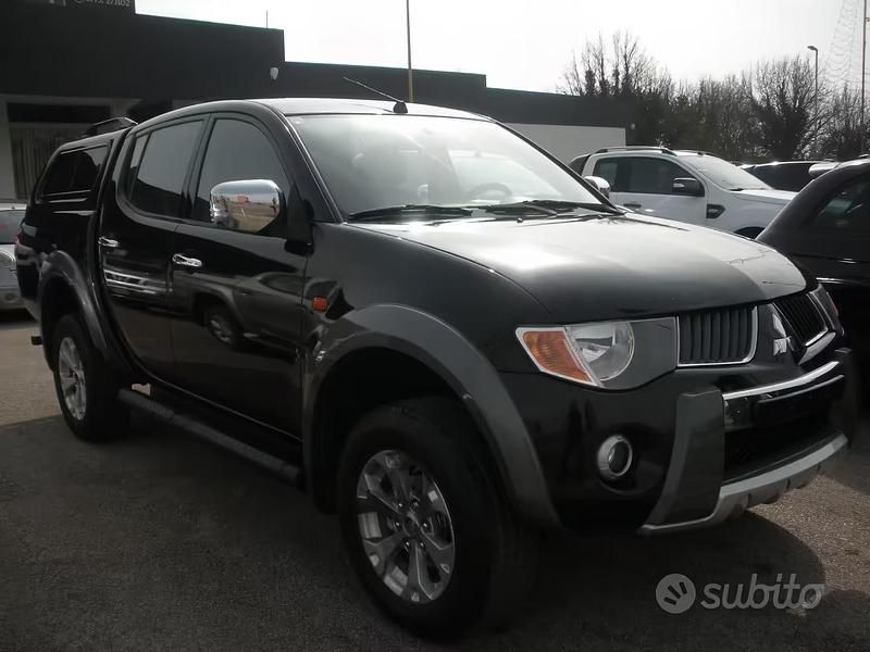 Usata Mitsubishi L200 Intense 137 CV (100 kW) 2011 Nero Pick-up
