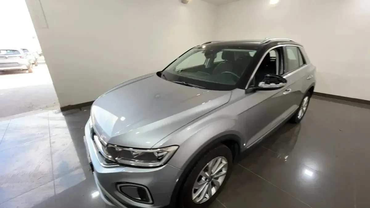 Usata VW T-Roc Style 150 CV (110 kW) 2023 Argento met./tetto nero SUV