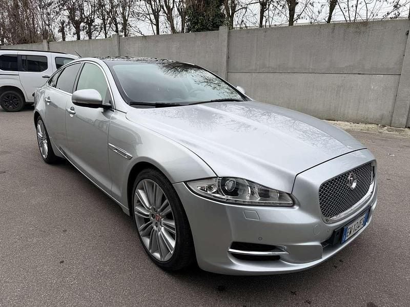 Usata Jaguar XJ Portfolio 275 CV (202 kW) 2014 Grigio Berlina