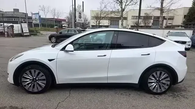 Usata Tesla Model Y RWD 88 kW (120 CV) 2023 Bianco SUV