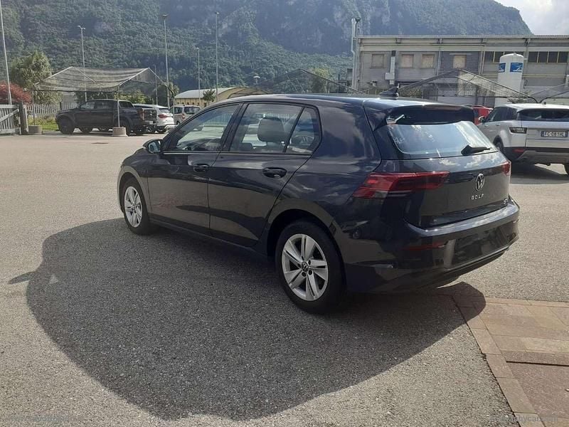 Usata VW Golf VIII Life 110 CV (80 kW) 2023 Grigio Berlina