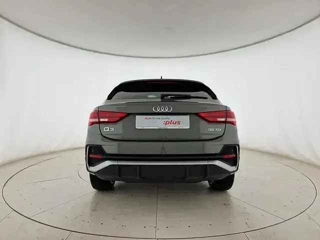 Usata Audi Q3 Sportback Comfort 150 CV (110 kW) 2025 Grigio chronos metallizzato SUV