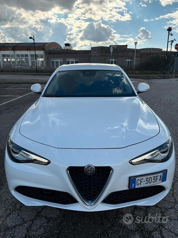 Usata Alfa Romeo Giulia 160 CV (117 kW) 2021 Bianco Berlina