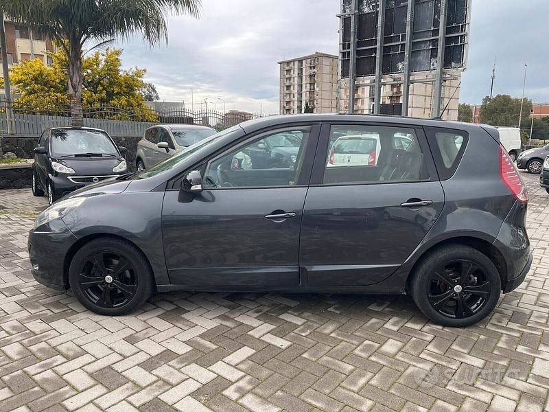 Usata Renault Scénic III Luxe 131 CV (96 kW) 2012 Grigio Monovolume
