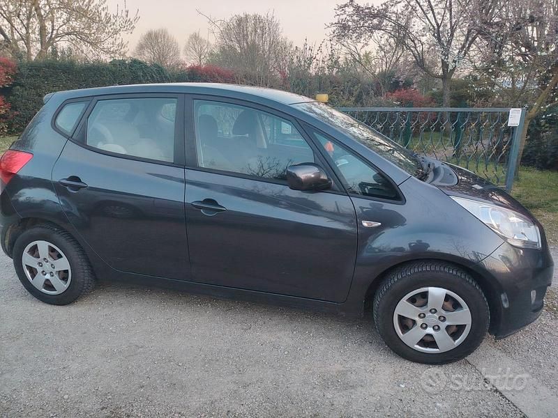 Usata Kia Venga Active 90 CV (66 kW) 2015 Grigio Utilitaria