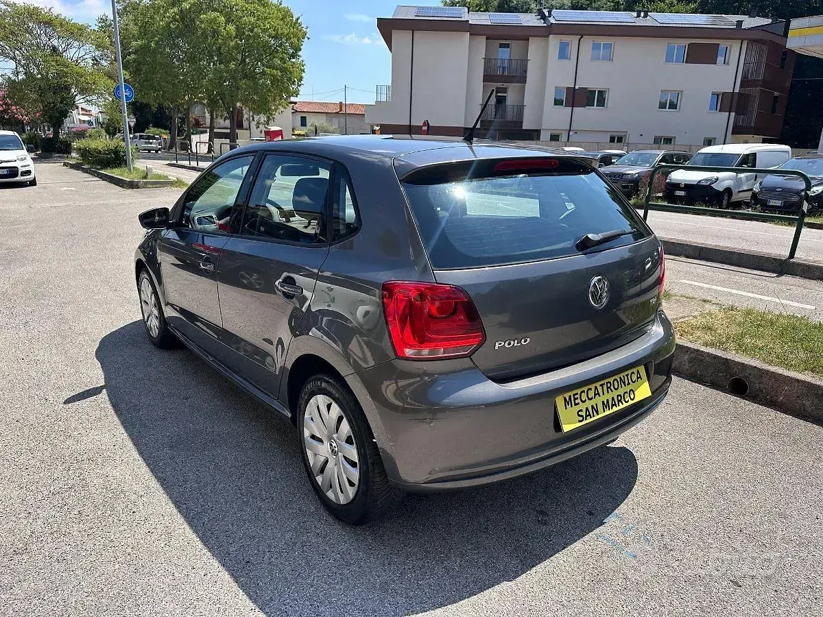 Usata VW Polo Comfortline 75 CV (55 kW) 2013 Grigio Utilitaria