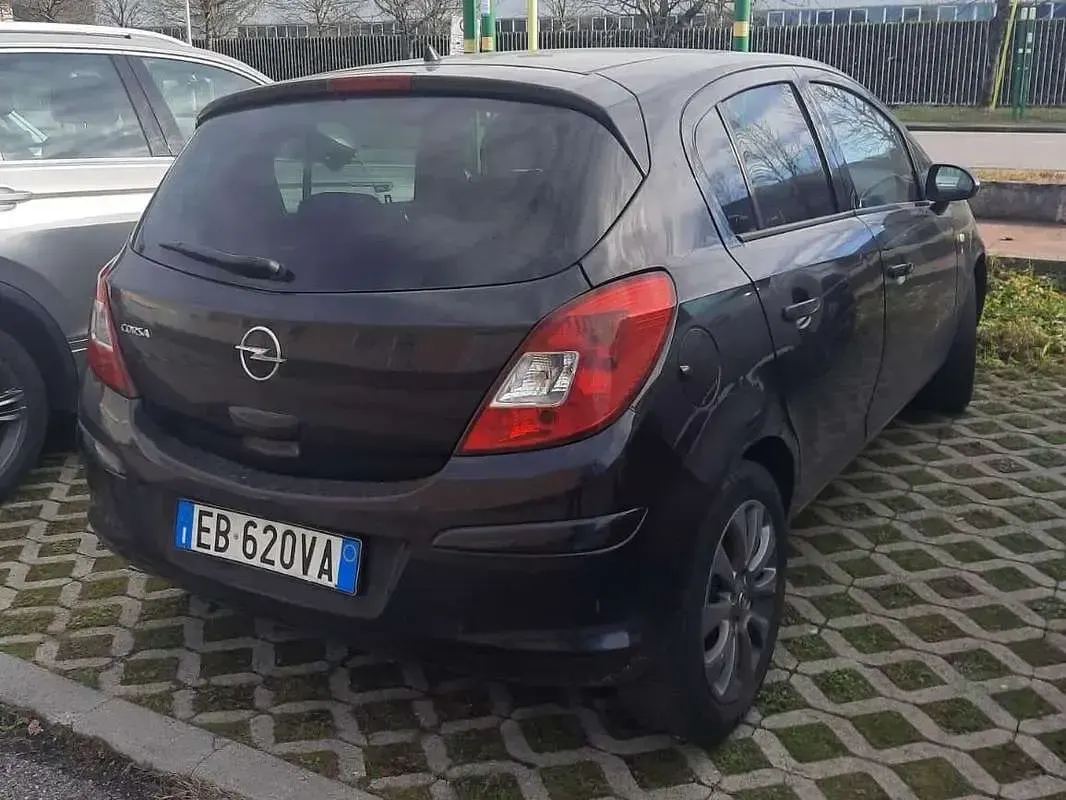 Usata Opel Corsa Club 86 CV (63 kW) 2010 Nero Utilitaria