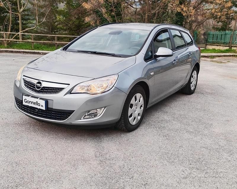 Usata Opel Astra 110 CV (80 kW) 2011 Grigio Station wagon