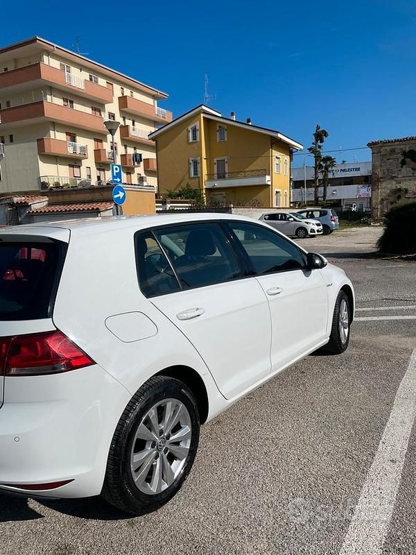 Usata VW Golf VII 110 CV (80 kW) 2015 Bianco Berlina