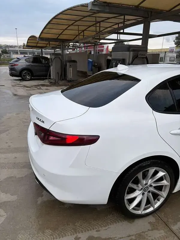 Usata Alfa Romeo Giulia Business 179 CV (131 kW) 2017 Berlina