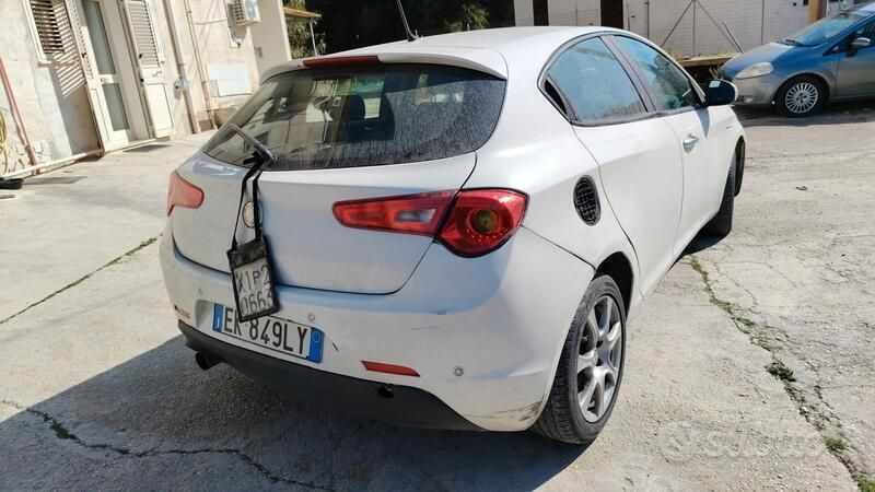 Usata Alfa Romeo Giulietta Progression 105 CV (77 kW) 2012 Bianco Utilitaria
