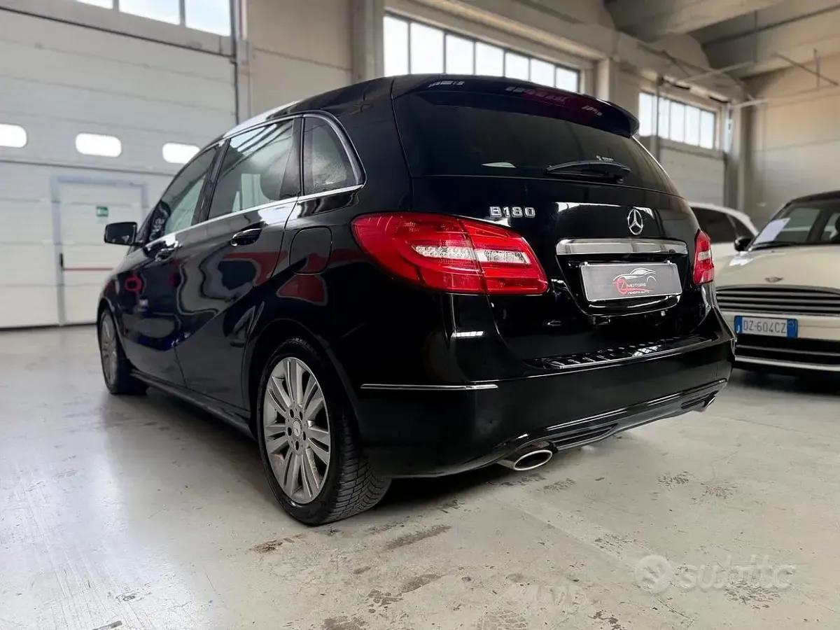 Usata Mercedes B180 Premium 122 CV (89 kW) 2013 Nero Utilitaria