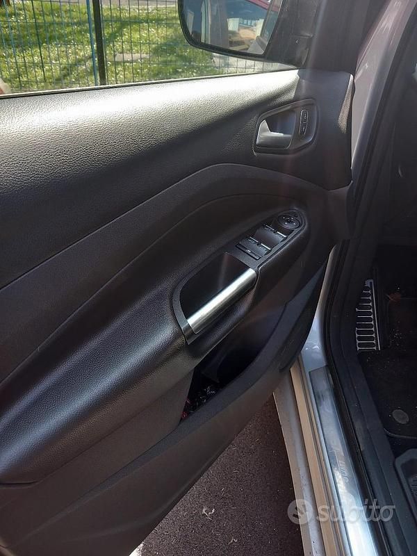 Usata Ford Kuga 150 CV (110 kW) 2017 Grigio SUV