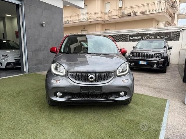 Usata Smart ForFour 89 CV (65 kW) 2019 Grigio Utilitaria