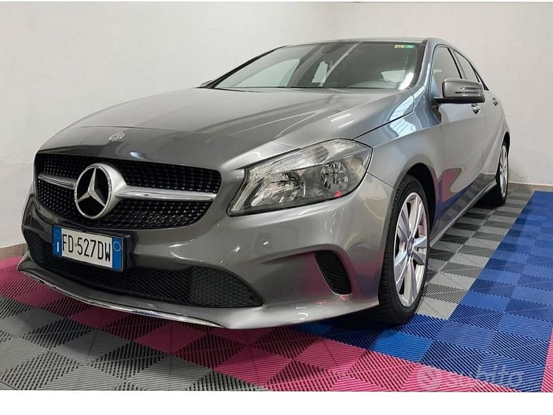 Usata Mercedes A180 109 CV (80 kW) 2016 Grigio Berlina