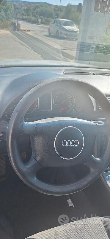 Usata Audi A4 130 CV (95 kW) 2002 Grigio Berlina
