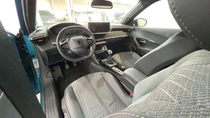 Usata Peugeot 2008 Allure 101 CV (74 kW) 2025 Blu/azzurro SUV