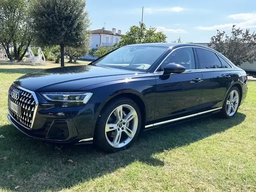 Usata Audi A8 Comfort 286 CV (210 kW) 2022 Bluazzurro Berlina
