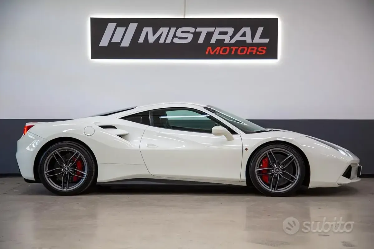 Usata Ferrari 488 670 CV (492 kW) 2016 Bianco Coupé
