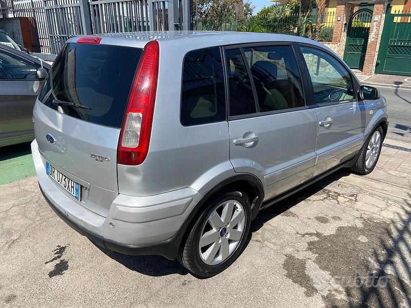 Usata Ford Fusion Titanium 67 CV (49 kW) 2008 Grigio Utilitaria