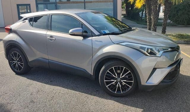 Grigio scuro Usata 2018 Toyota C-HR Team SUV | 16.500 € (Buon prezzo) - Immagine 1/4