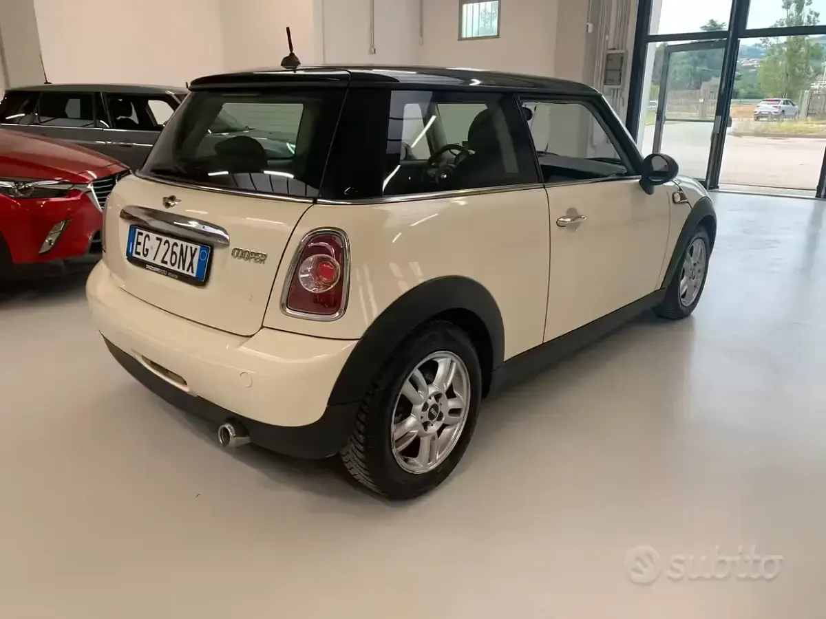 Usata Mini Cooper D 112 CV (82 kW) 2011 Bianco Utilitaria