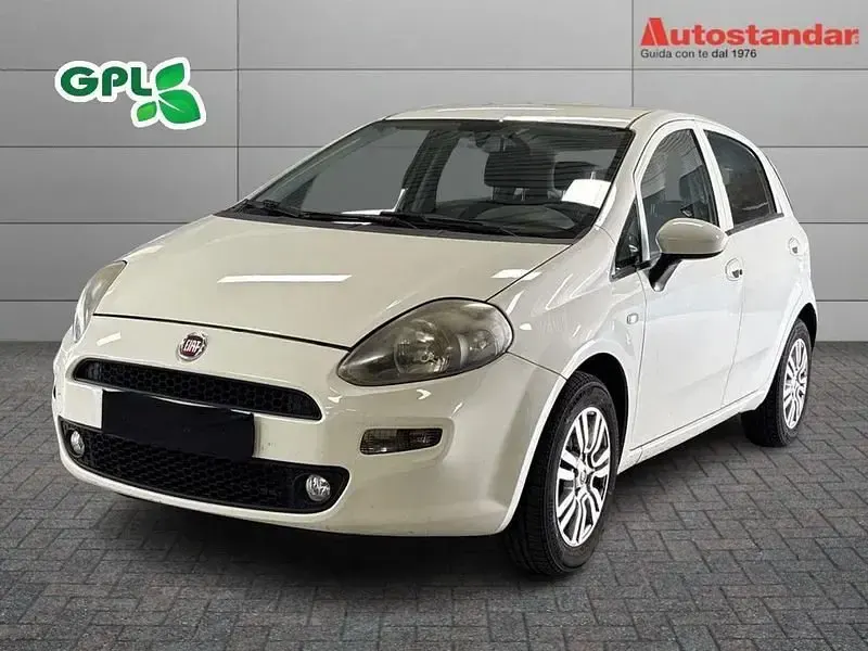 Usata Fiat Punto Young 77 CV (56 kW) 2016 Utilitaria