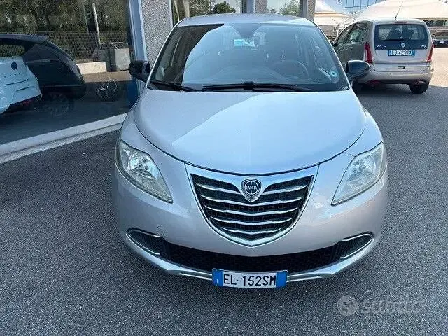 Usata Lancia Ypsilon Gold 69 CV (50 kW) 2012 Grigio Utilitaria