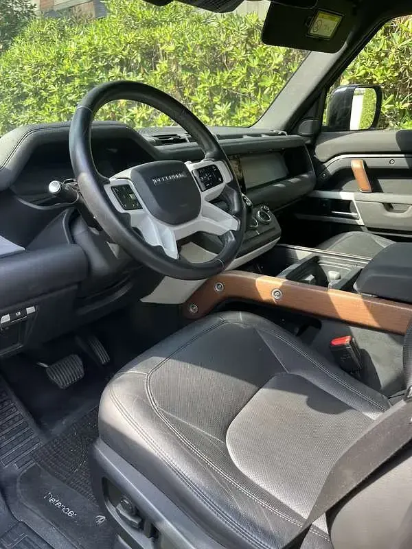 Usata Land Rover Defender 241 CV (177 kW) 2023 SUV
