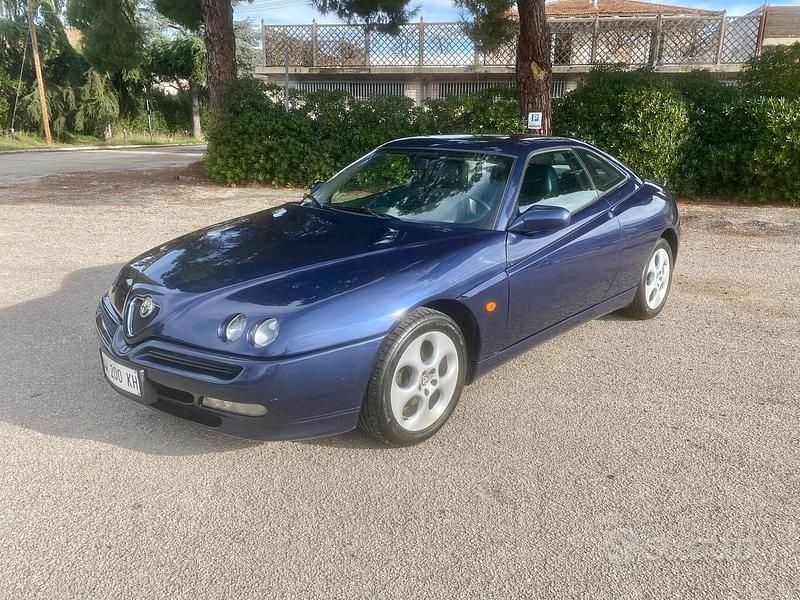 Usata Alfa Romeo GTV 155 CV (114 kW) 1998 Blu Coupé