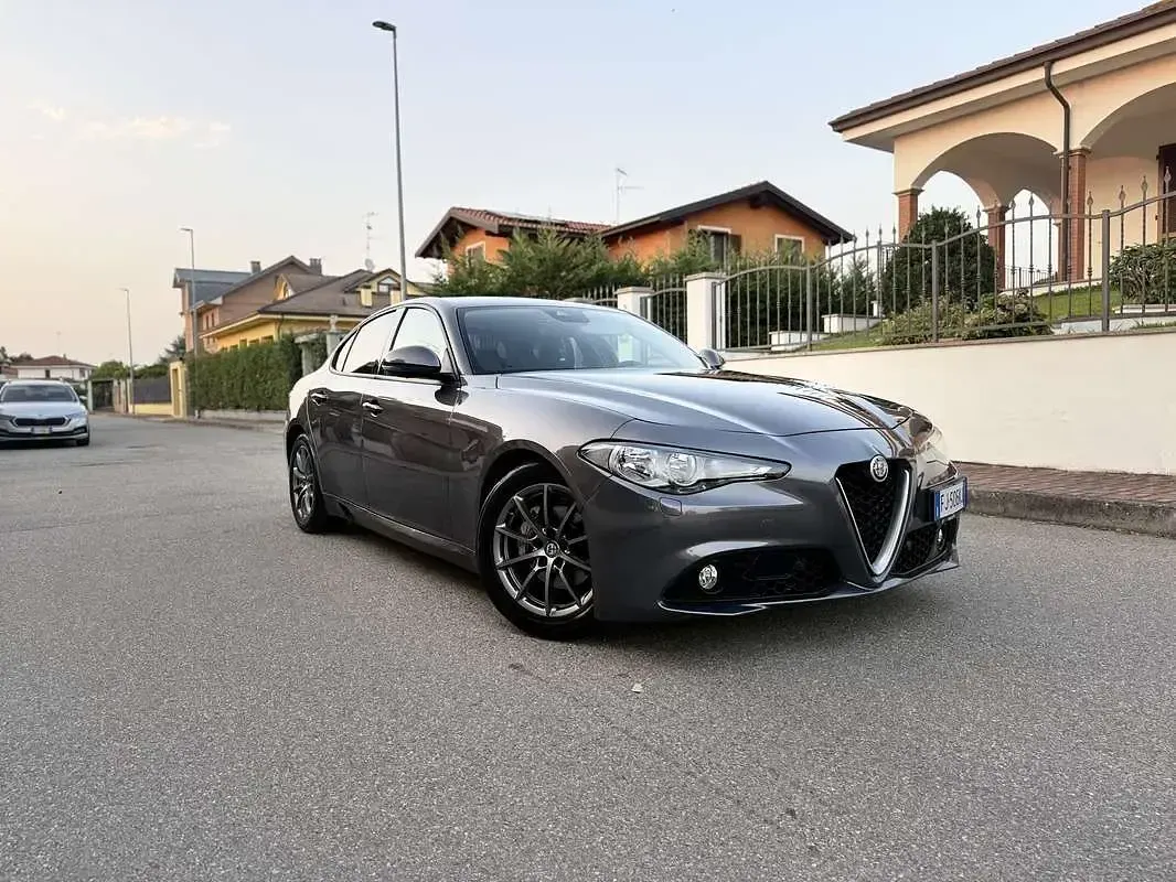 Usata Alfa Romeo Giulia Super 150 CV (110 kW) 2018 Grigio Berlina