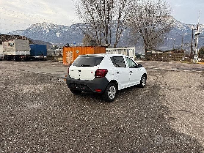 Usata Dacia Sandero Ambiance 90 CV (66 kW) 2017 Bianco Berlina