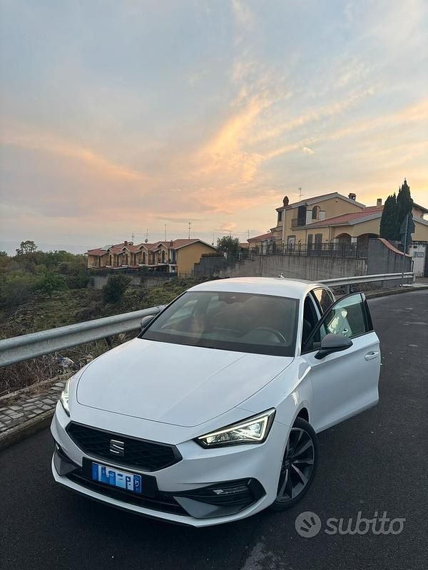 Bianco Usata 2023 Seat Leon FR Tre volumi | 24.000 € (Buon prezzo) - Immagine 1/4