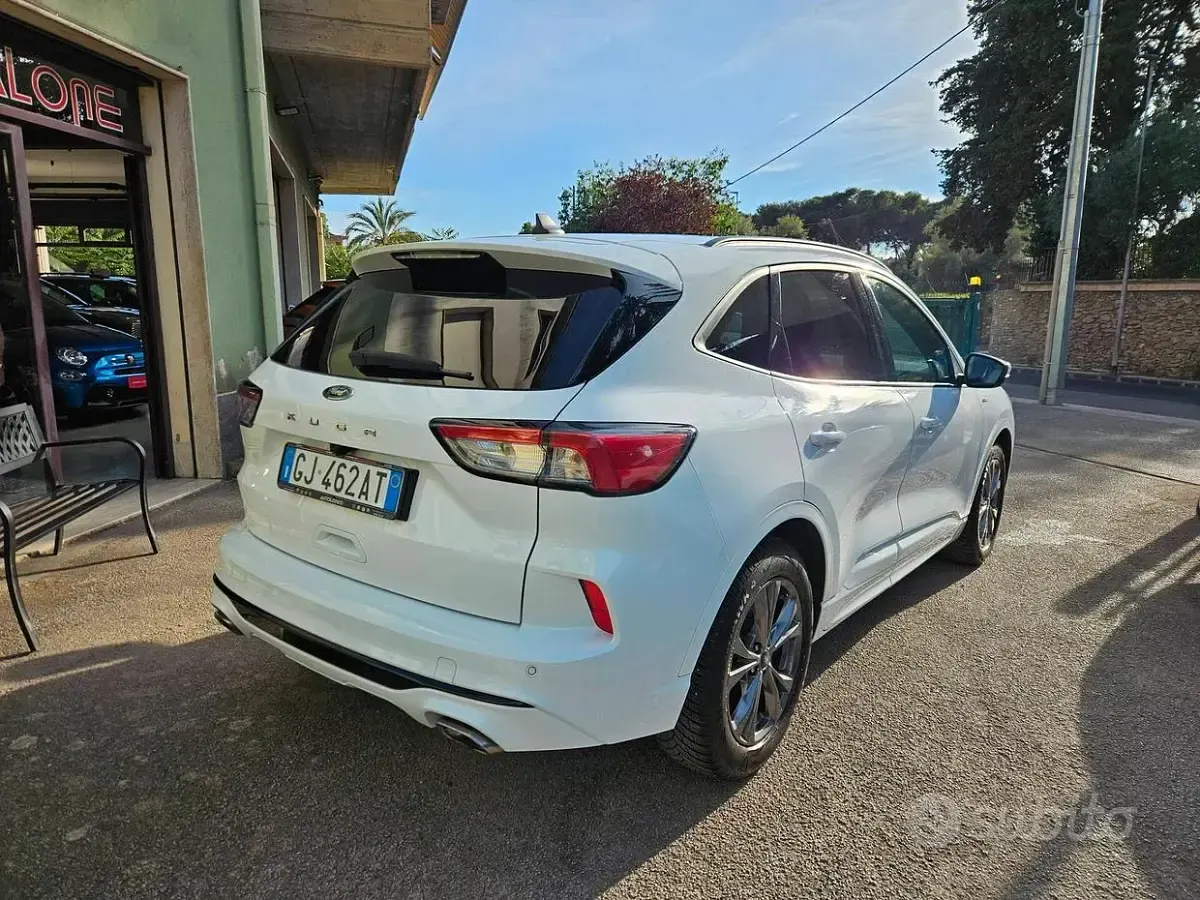 Usata Ford Kuga ST-Line 120 CV (88 kW) 2022 Bianco SUV