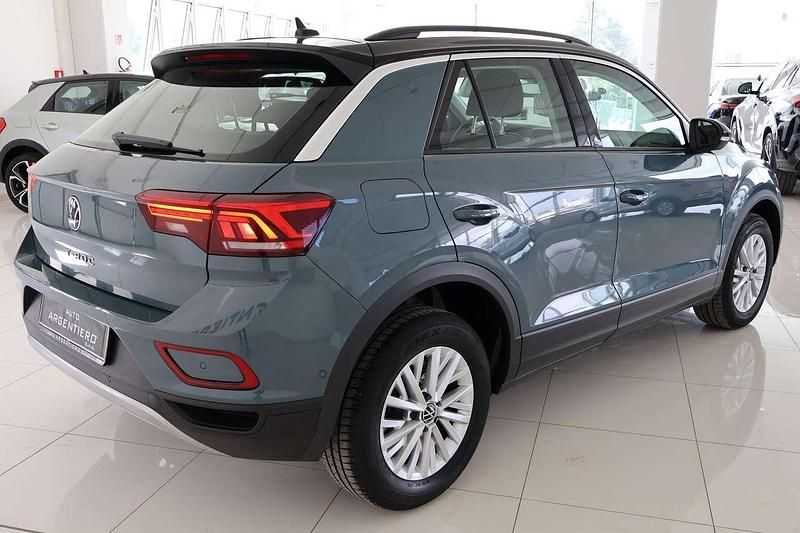 Usata VW T-Roc Life 150 CV (110 kW) 2025 Petroleum blue met SUV