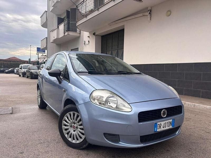 Usata Fiat Grande Punto Active 75 CV (55 kW) 2008 Blu/azzurro Utilitaria