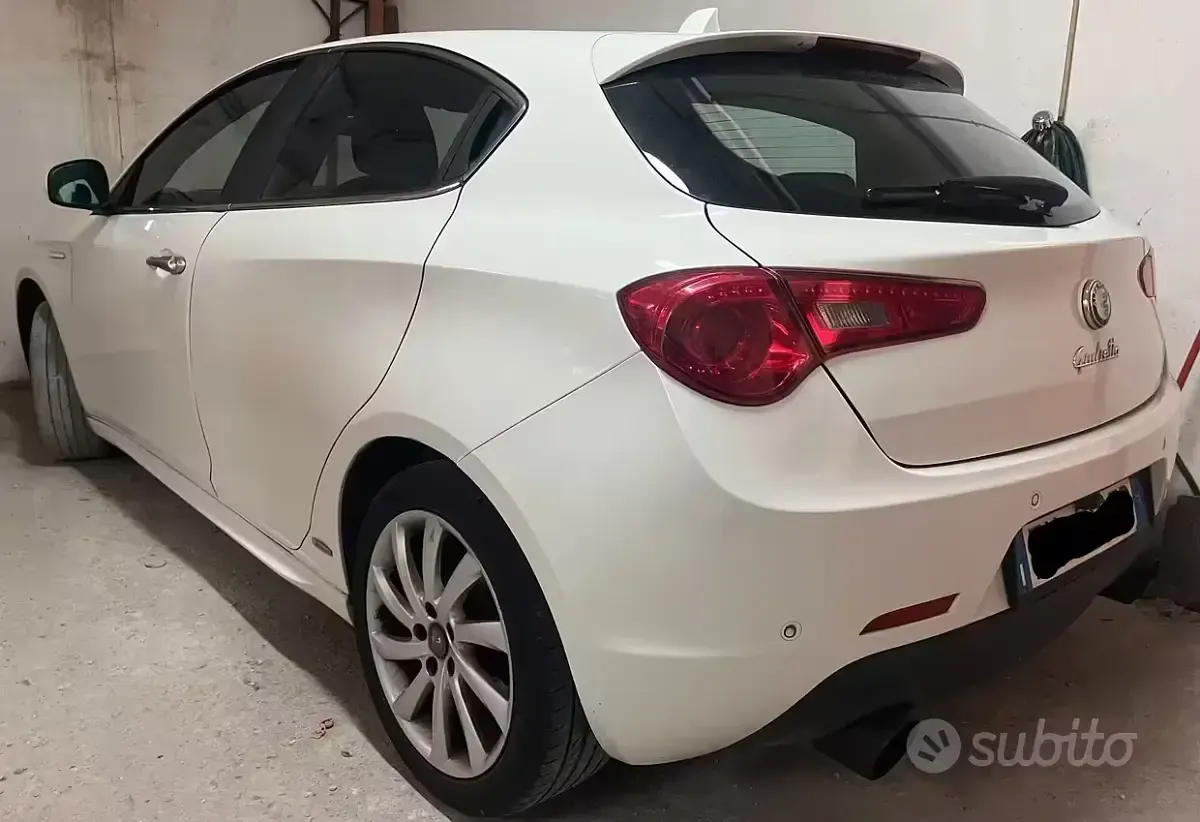 Usata Alfa Romeo Giulietta Exclusive 140 CV (102 kW) 2012 Bianco Utilitaria
