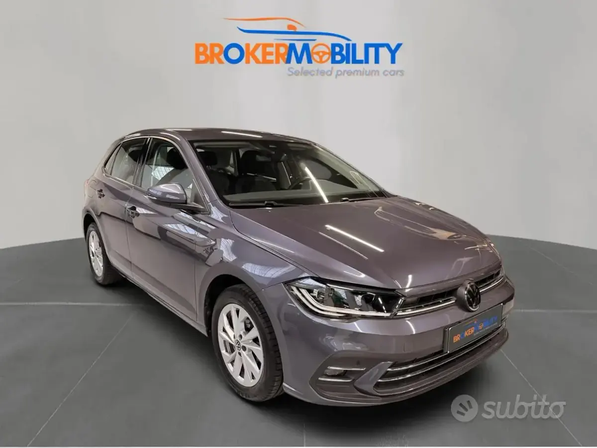 Usata VW Polo Style 95 CV (69 kW) 2023 Gray Utilitaria
