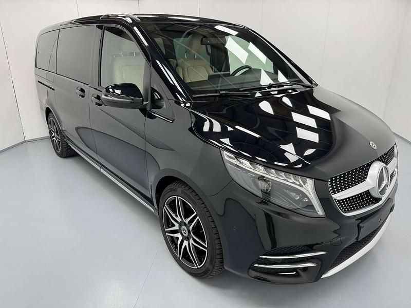 Nero ossidiana metallizzato Usata 2023 Mercedes V300 Avantgarde Monovolume | 73.900 € (Cara) - Immagine 1/2