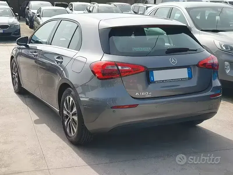 Usata Mercedes 180 116 CV (85 kW) 2021 Grigio Berlina