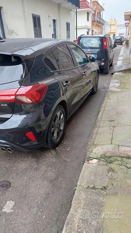 Usata Ford Focus ST-Line 120 CV (88 kW) 2021 Nero Berlina
