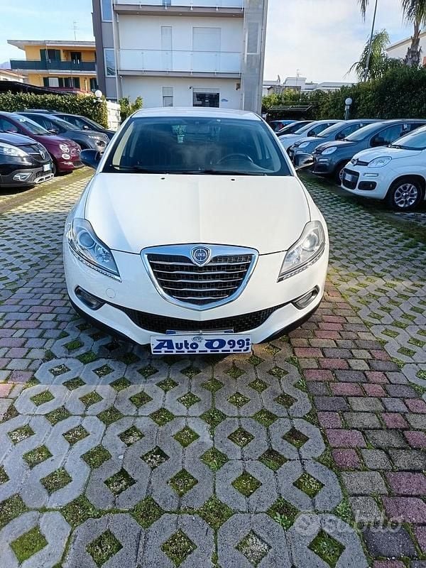 Bianco Usata 2011 Lancia Delta Gold Due volumi | 5800 € (Buon prezzo) - Immagine 1/4