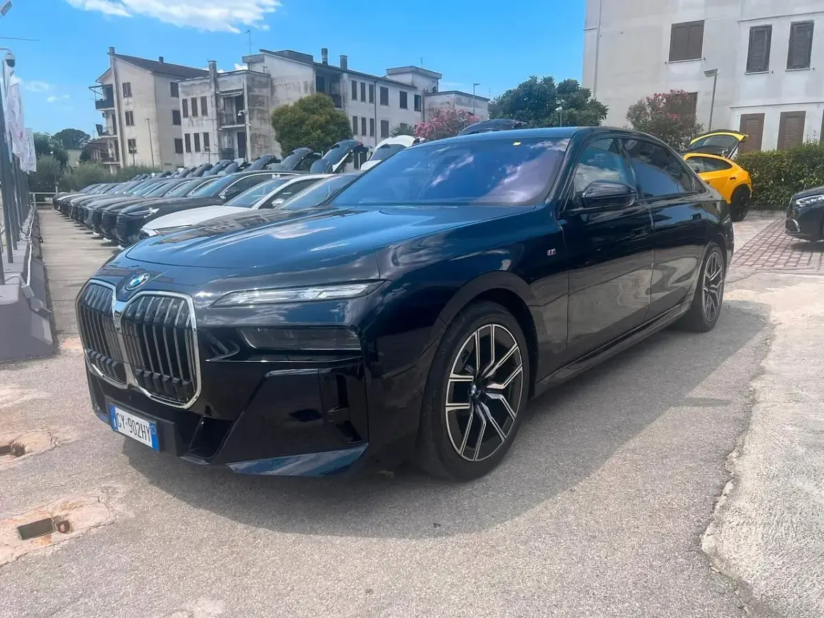 Usata BMW 740 M Sport 285 CV (209 kW) 2025 Blu Berlina
