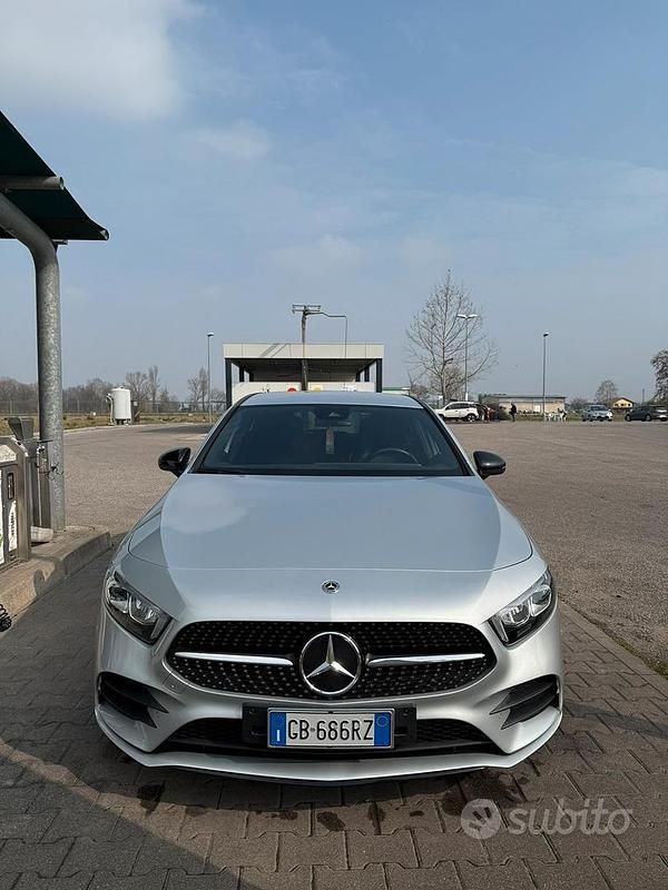 Grigio Usata 2021 Mercedes A180 Premium Tre volumi | 24.750 € (Ottimo prezzo) - Immagine 1/4