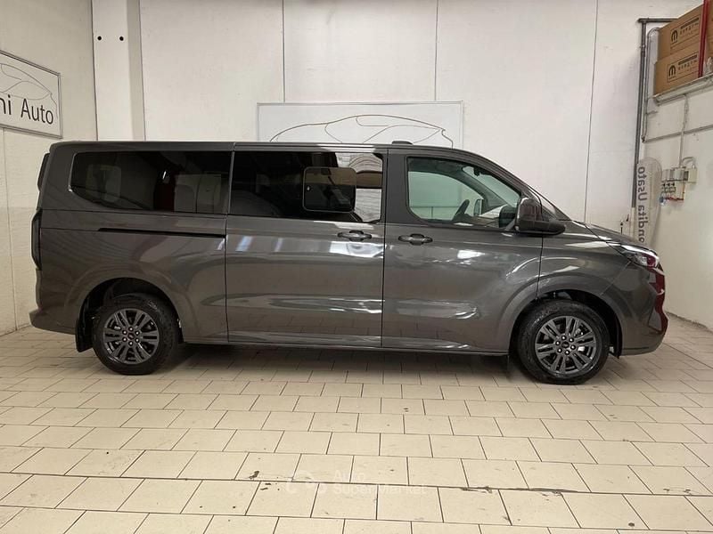 Usata Ford Tourneo Titanium 150 CV (110 kW) 2025 Gray Monovolume