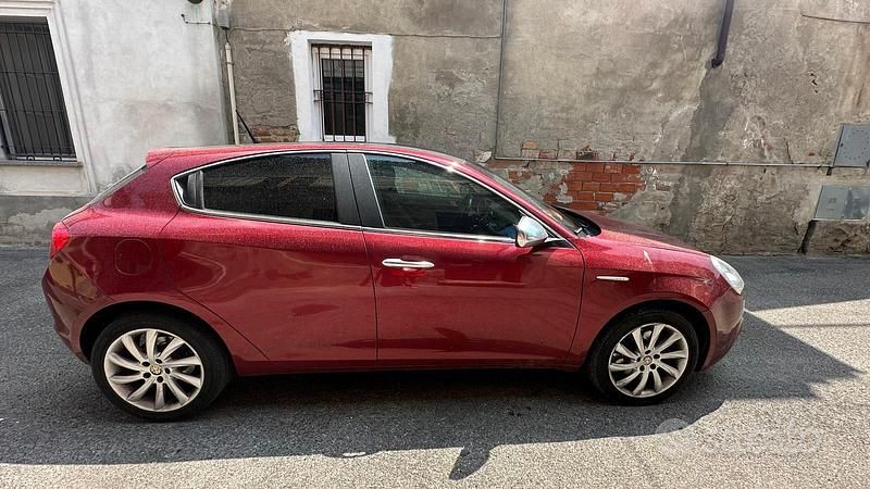 Usata Alfa Romeo Giulietta 170 CV (125 kW) 2011 Rosso Utilitaria